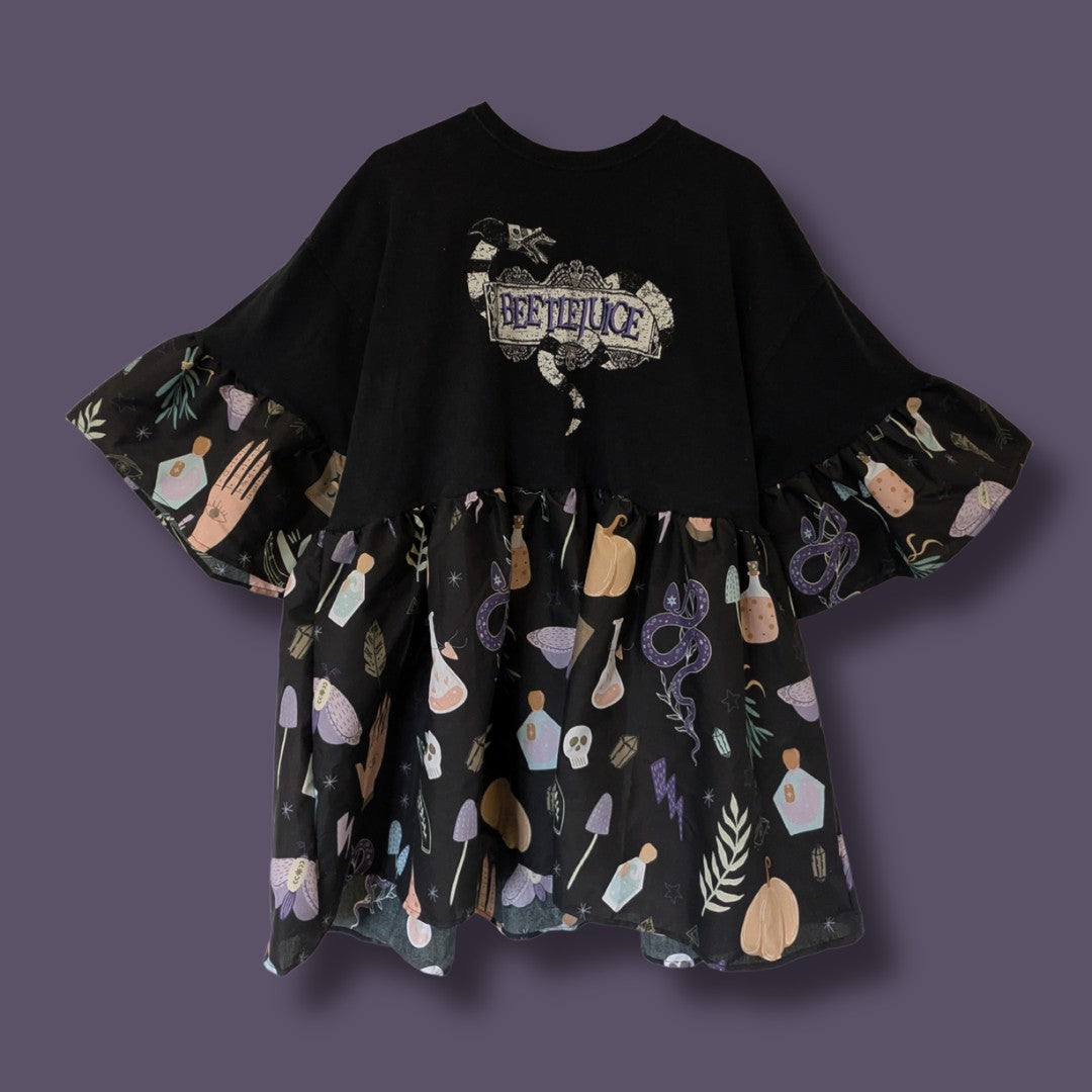 Beetlejuice - Black & Purple Witchy Print Smock Dress (3XL)