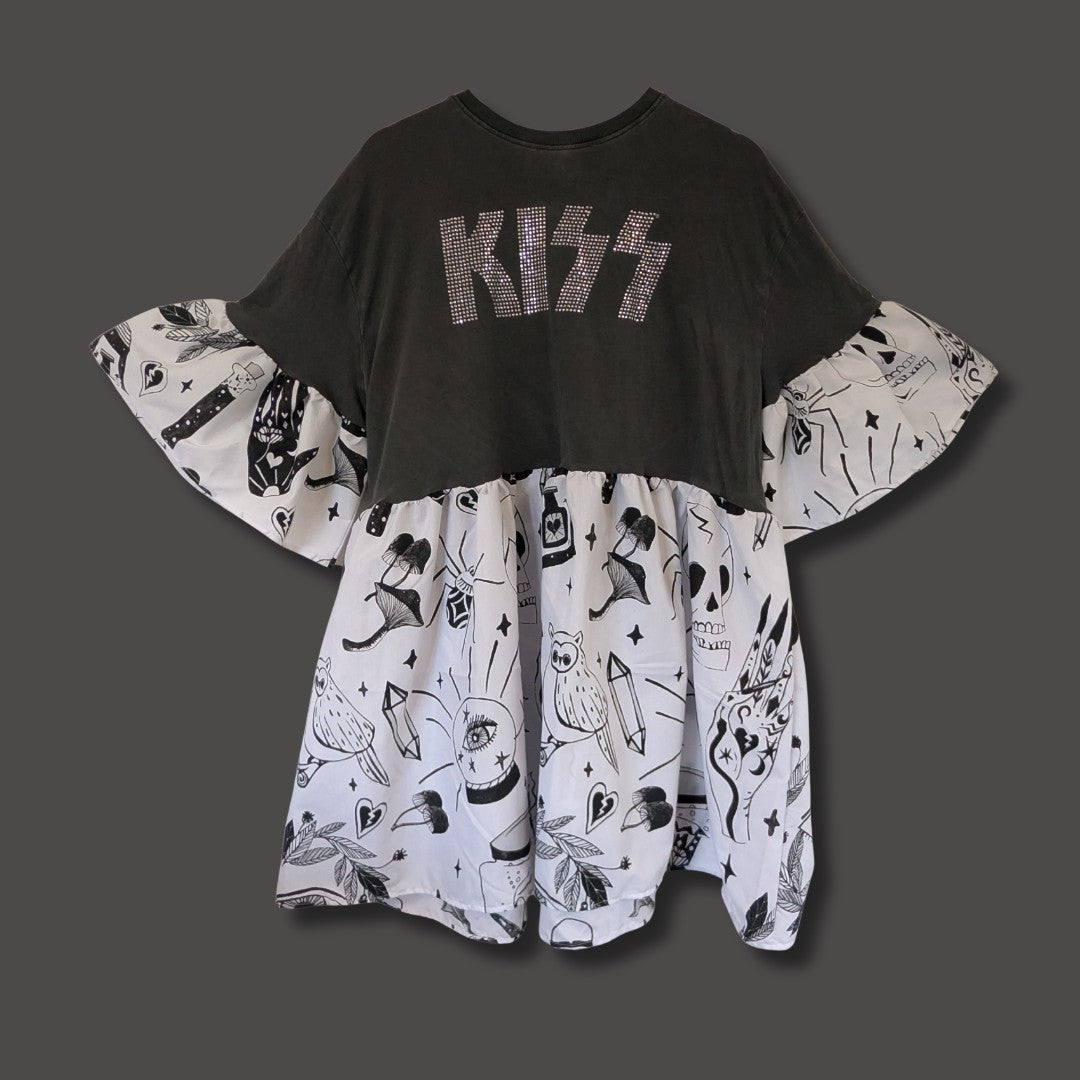 KISS - White & Black Witchy Illustration Print Smock Dress (3XL)
